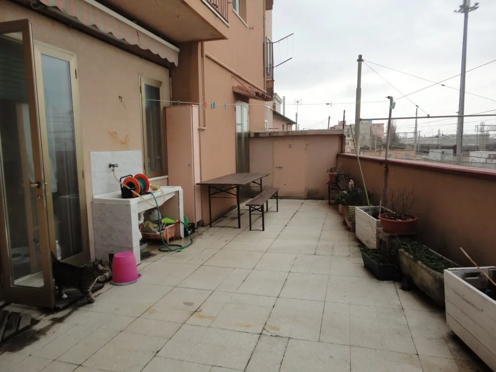 Appartamento / casa in citta\' della provincia  in vendita a Falconara Marittima - foto 2