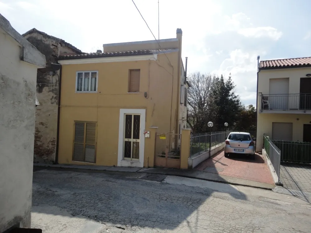 Appartamento / casa in citta\' della provincia  in vendita a Montemarciano - foto 1