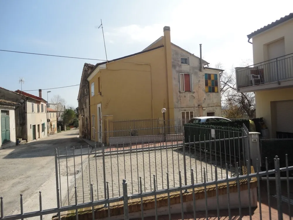 Appartamento / casa in citta\' della provincia  in vendita a Montemarciano - foto 2