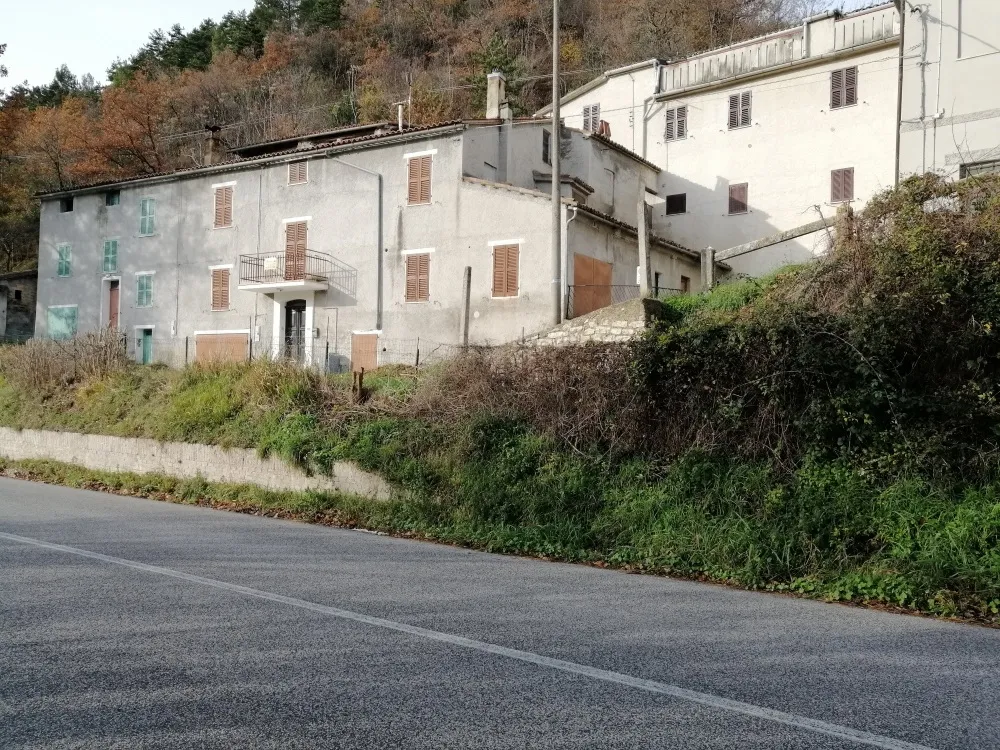 Casa nei borghi e castelli  in vendita a Arcevia - foto 1