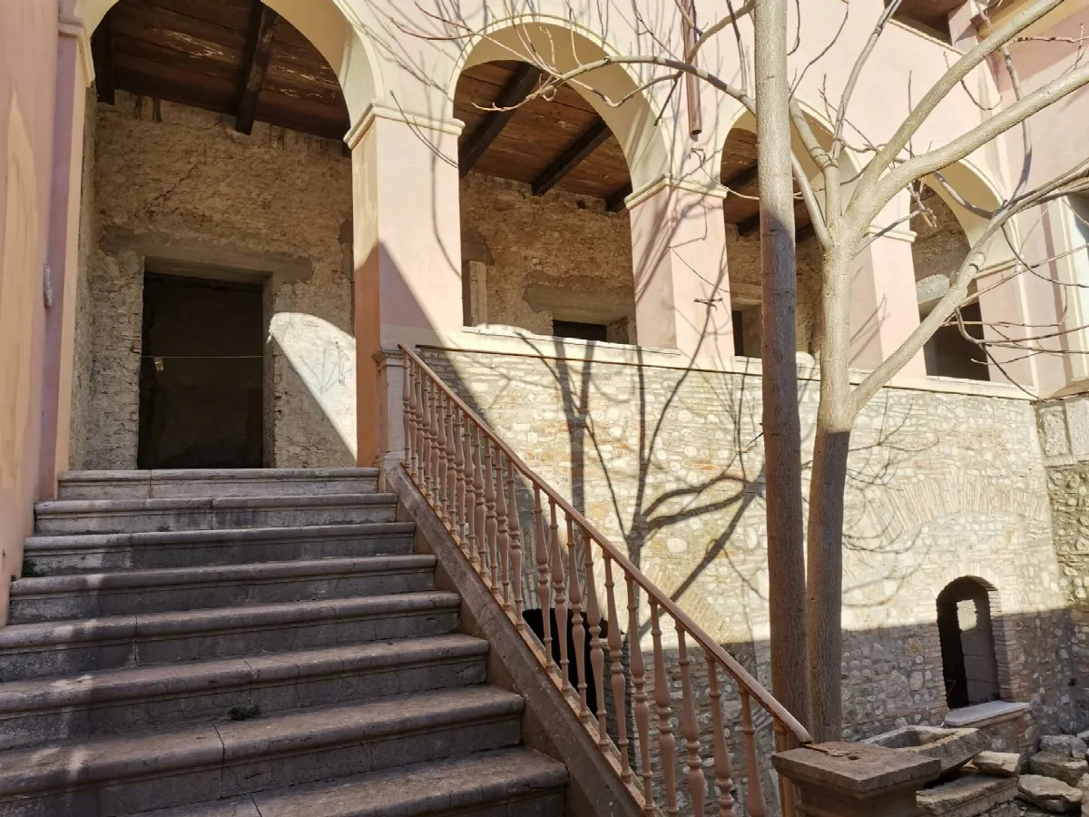 APPARTAMENTO + DI 4 LOCALI in vendita a Benevento, CENTRO STORICO - foto 2