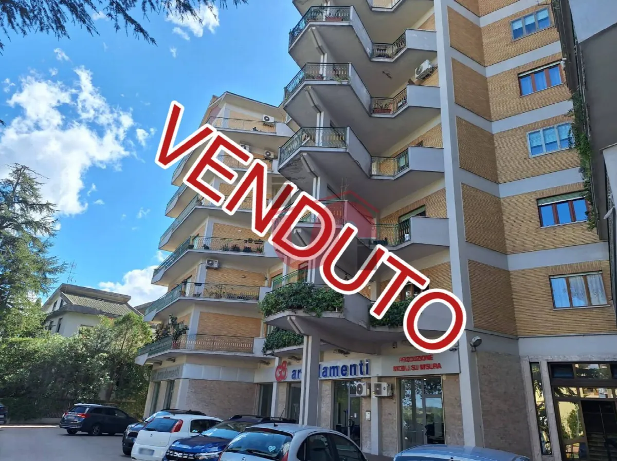 APPARTAMENTO + DI 4 LOCALI in vendita a Benevento, Mellusi - foto 1
