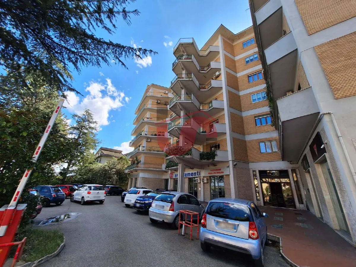 APPARTAMENTO + DI 4 LOCALI in vendita a Benevento, Mellusi - foto 3