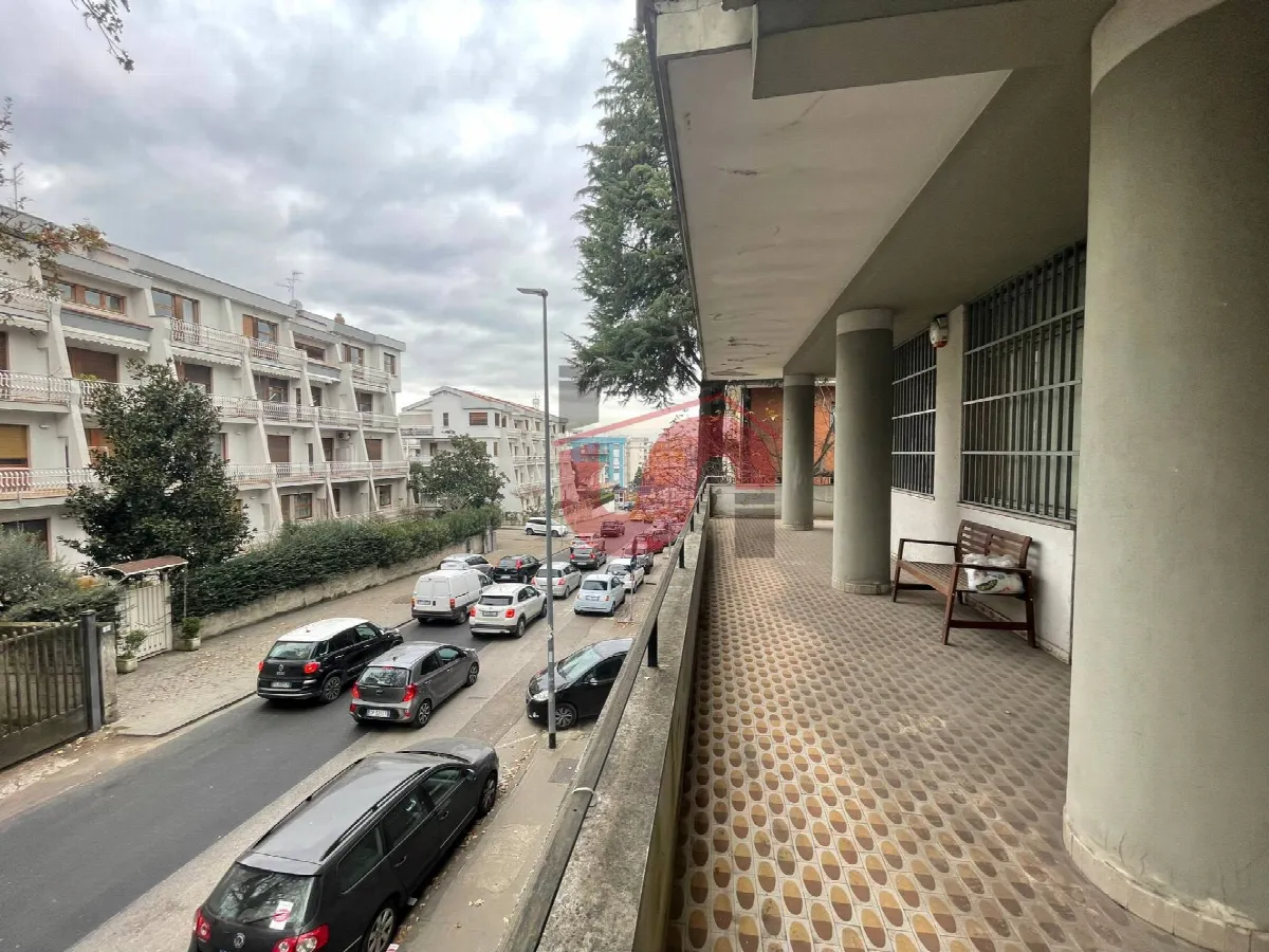 APPARTAMENTO + DI 4 LOCALI in vendita a Benevento, Mellusi/Atlantici - foto 2