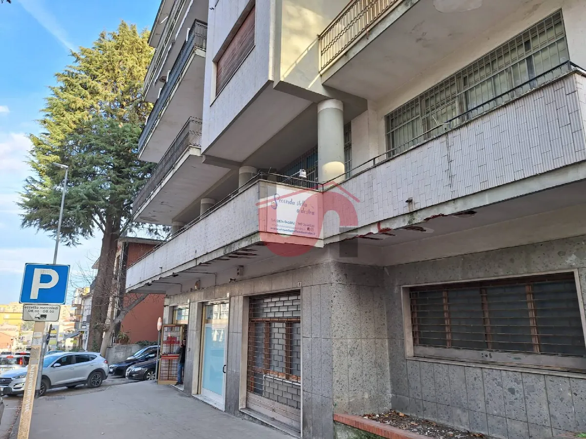 APPARTAMENTO + DI 4 LOCALI in vendita a Benevento, Mellusi/Atlantici - foto 3