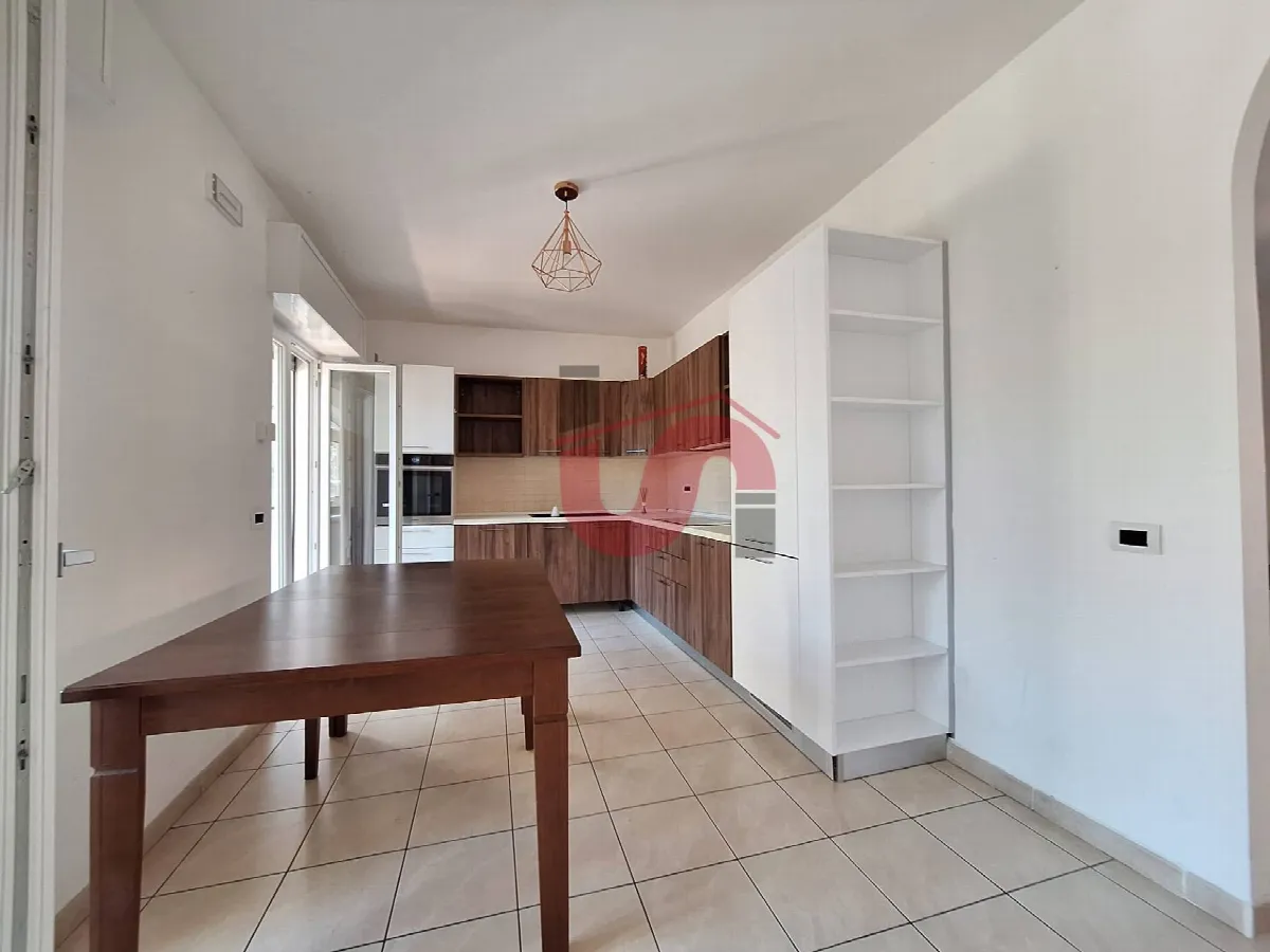 APPARTAMENTO + DI 4 LOCALI in vendita a Benevento, Libertà - foto 8