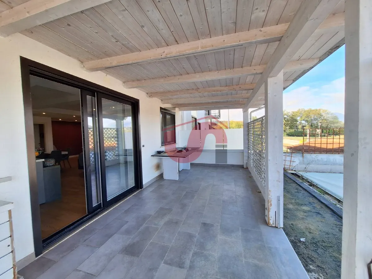 APPARTAMENTO + DI 4 LOCALI in vendita a Benevento, CONTRADE - foto 2