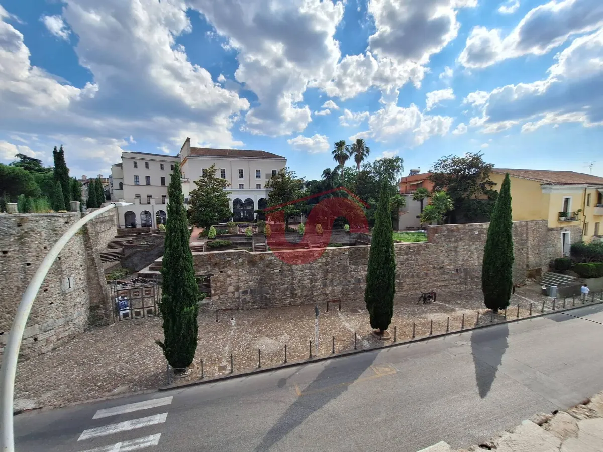 APPARTAMENTO + DI 4 LOCALI in vendita a Benevento, Centro - foto 1