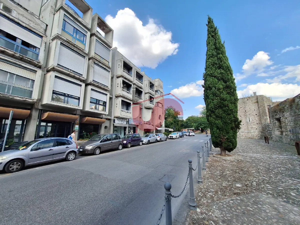 APPARTAMENTO + DI 4 LOCALI in vendita a Benevento, Centro - foto 2