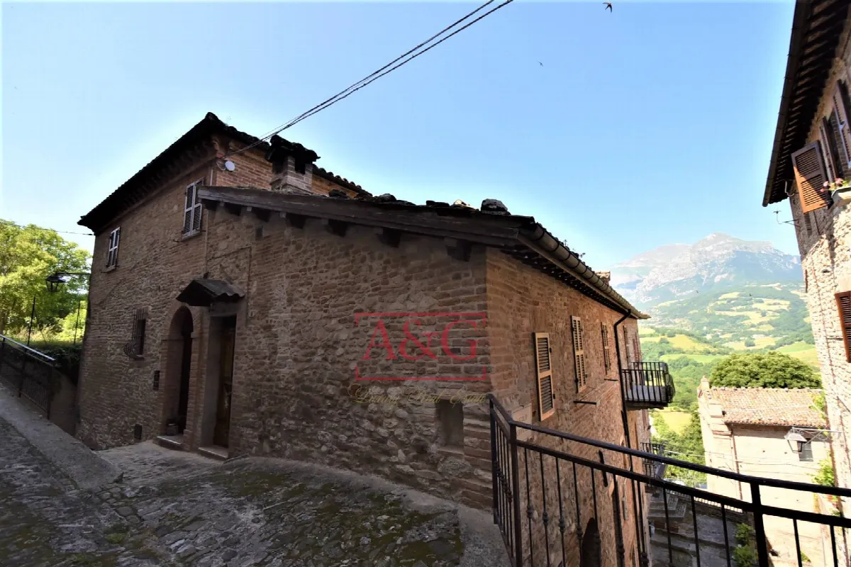 Appartamento in vendita a Montefortino, Centro Storico - foto 2