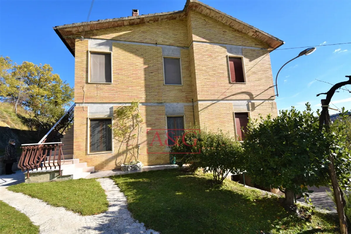 Appartamento in vendita a Montemonaco, Montagna - foto 1