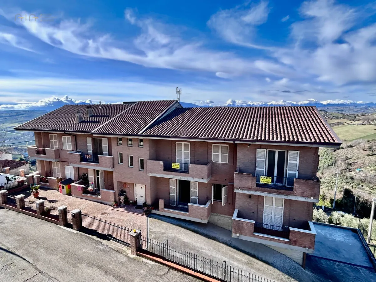 Appartamento in vendita a Carassai, Centrale / Centro Storico - foto 1