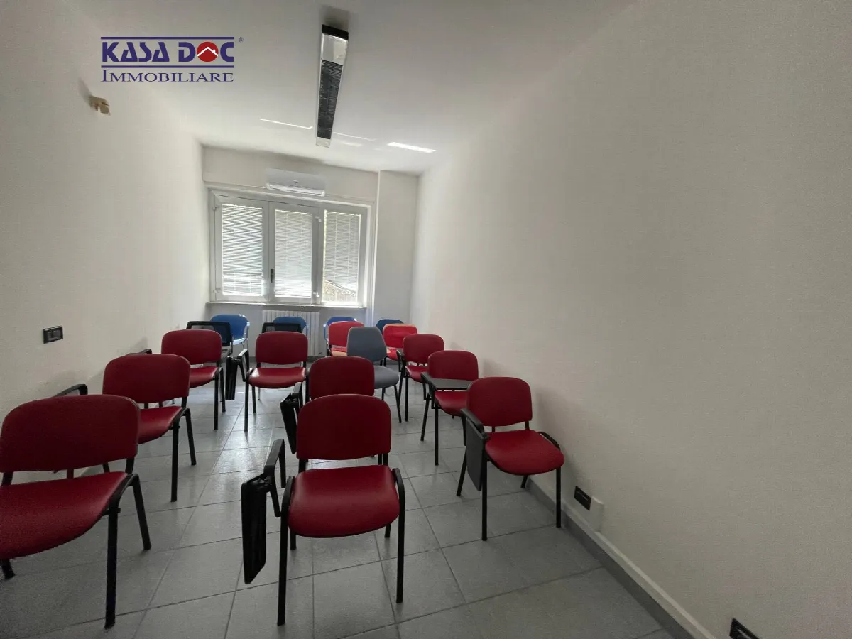 Appartamento uso ufficio in vendita a Catanzaro, Via Lucrezia Della Valle - foto 2