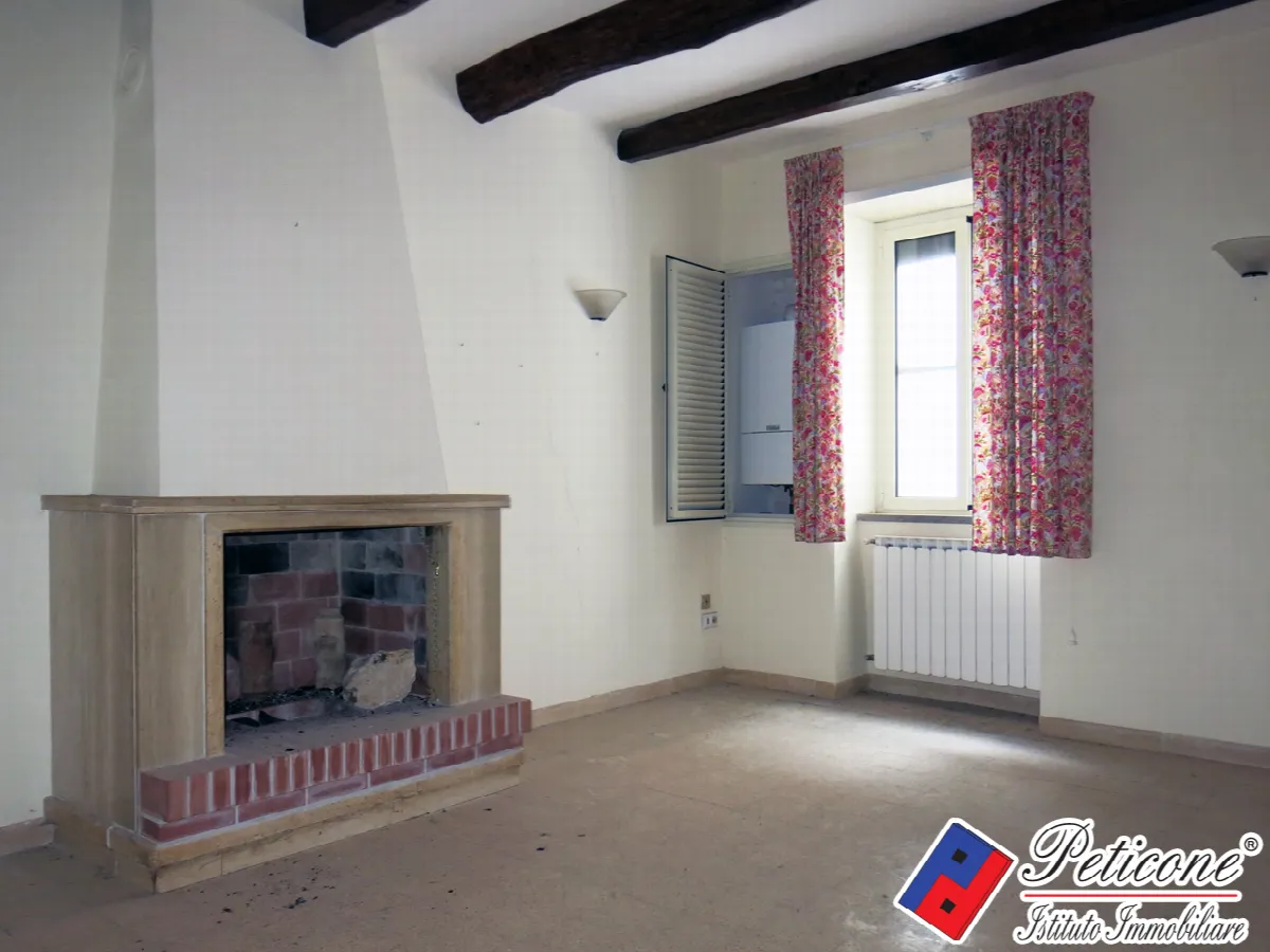 Appartamento in vendita a Lenola, Centro Storico - foto 2