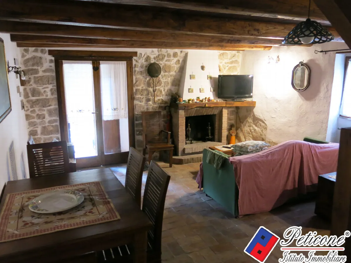 Appartamento in vendita a Lenola, Centro Storico - foto 1