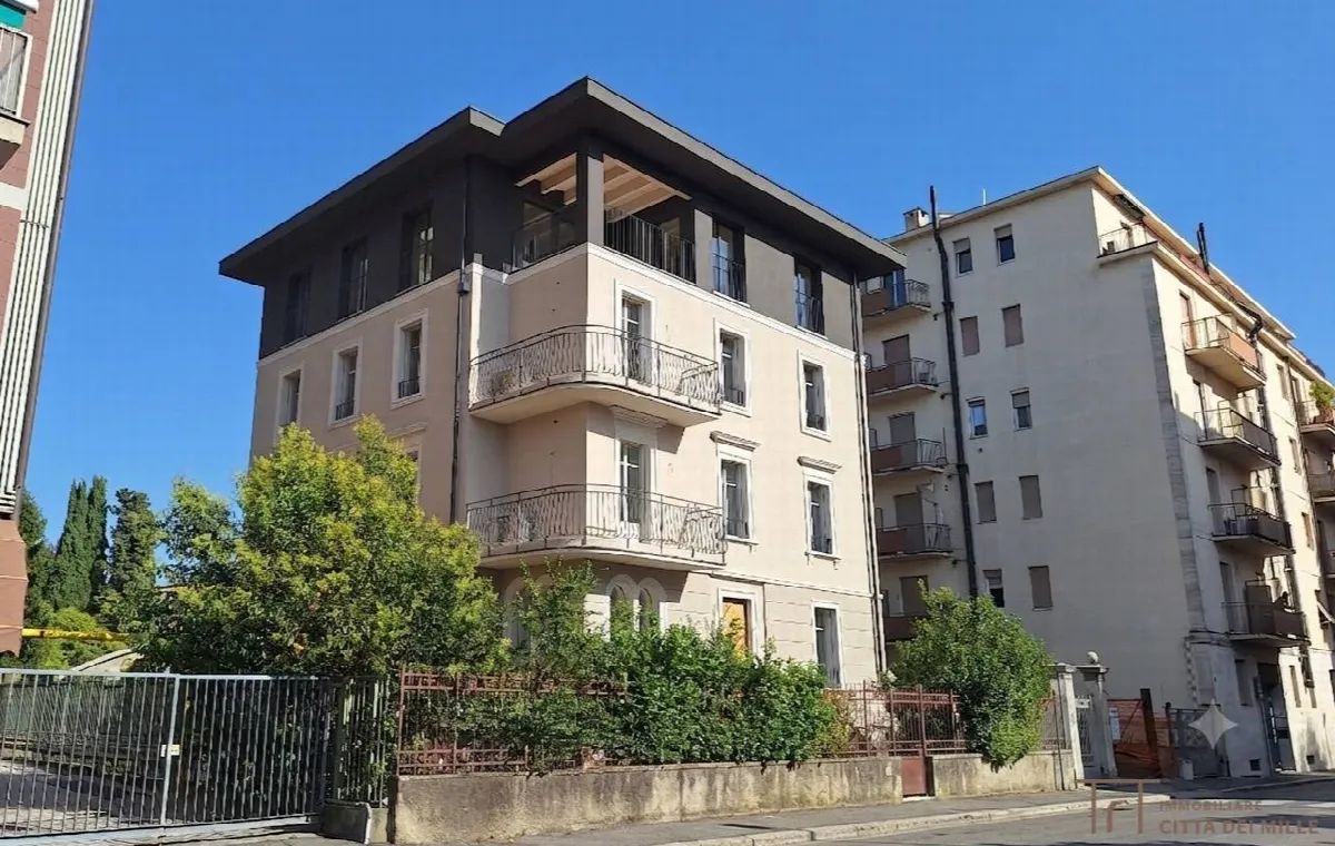 Quadrilocale in vendita a Bergamo, Borgo S. Caterina - foto 2