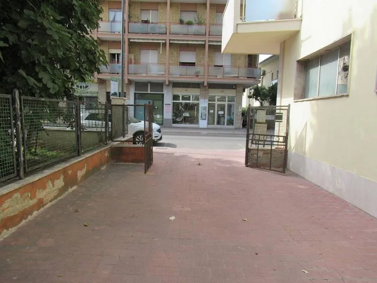 garage in vendita a Pescara, Zona Ospedale - foto 2