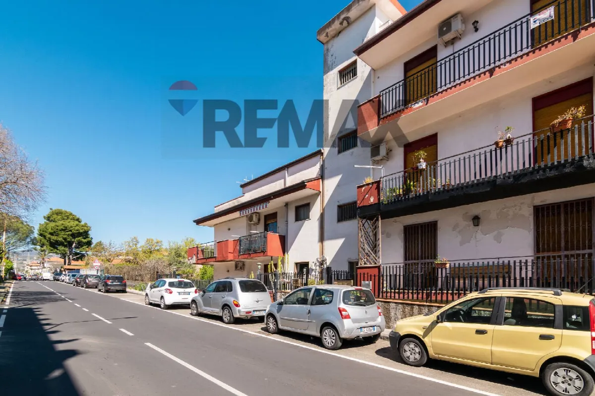 Appartamento in vendita a Aci Sant'Antonio, Santa Maria La Stella - foto 2