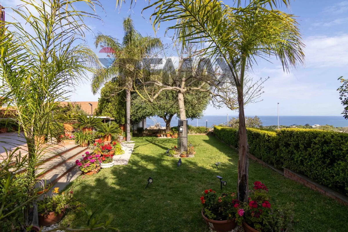 Appartamento in vendita a Aci Castello - foto 1