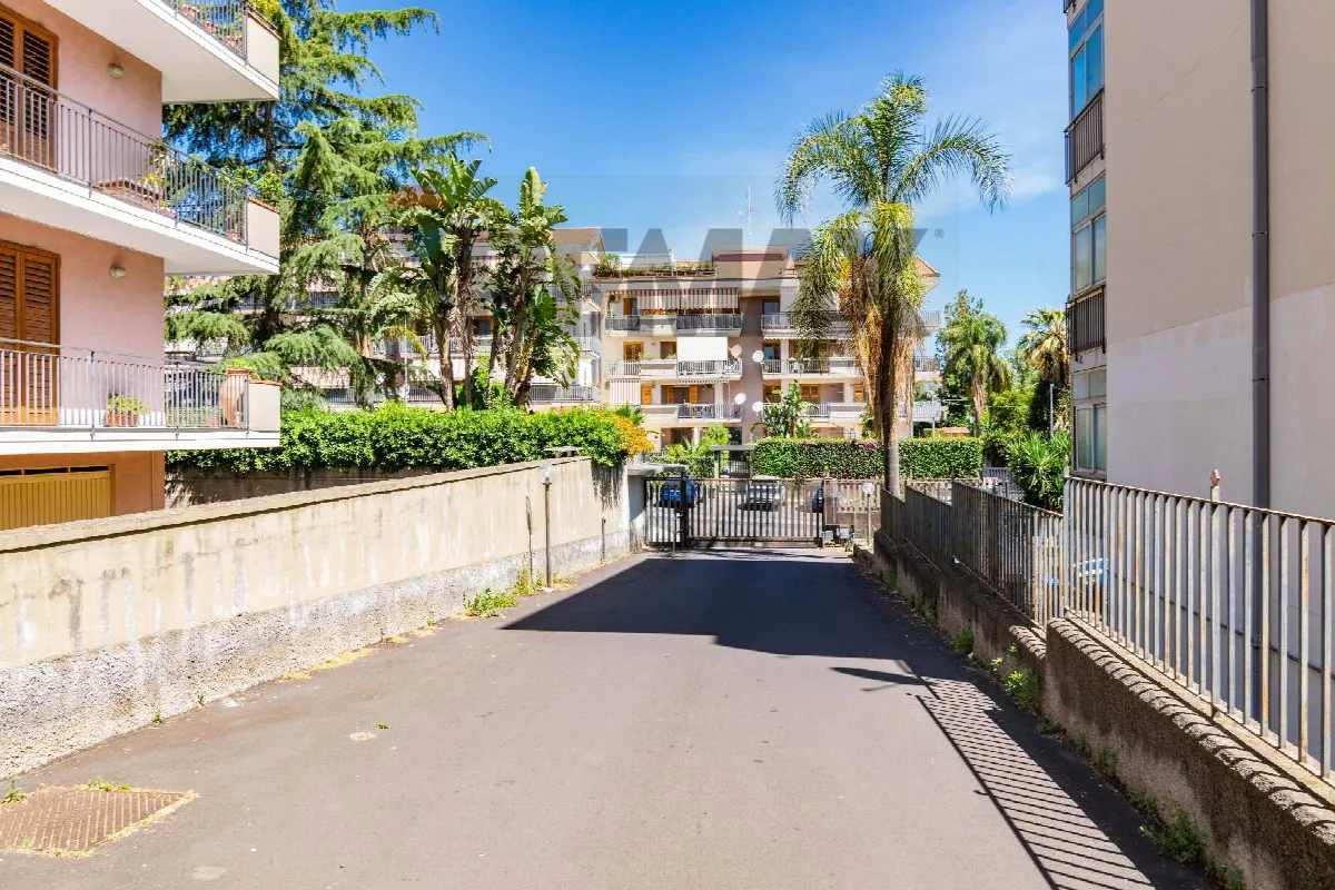 Appartamento in vendita a Aci Catena, San Nicolò - foto 2
