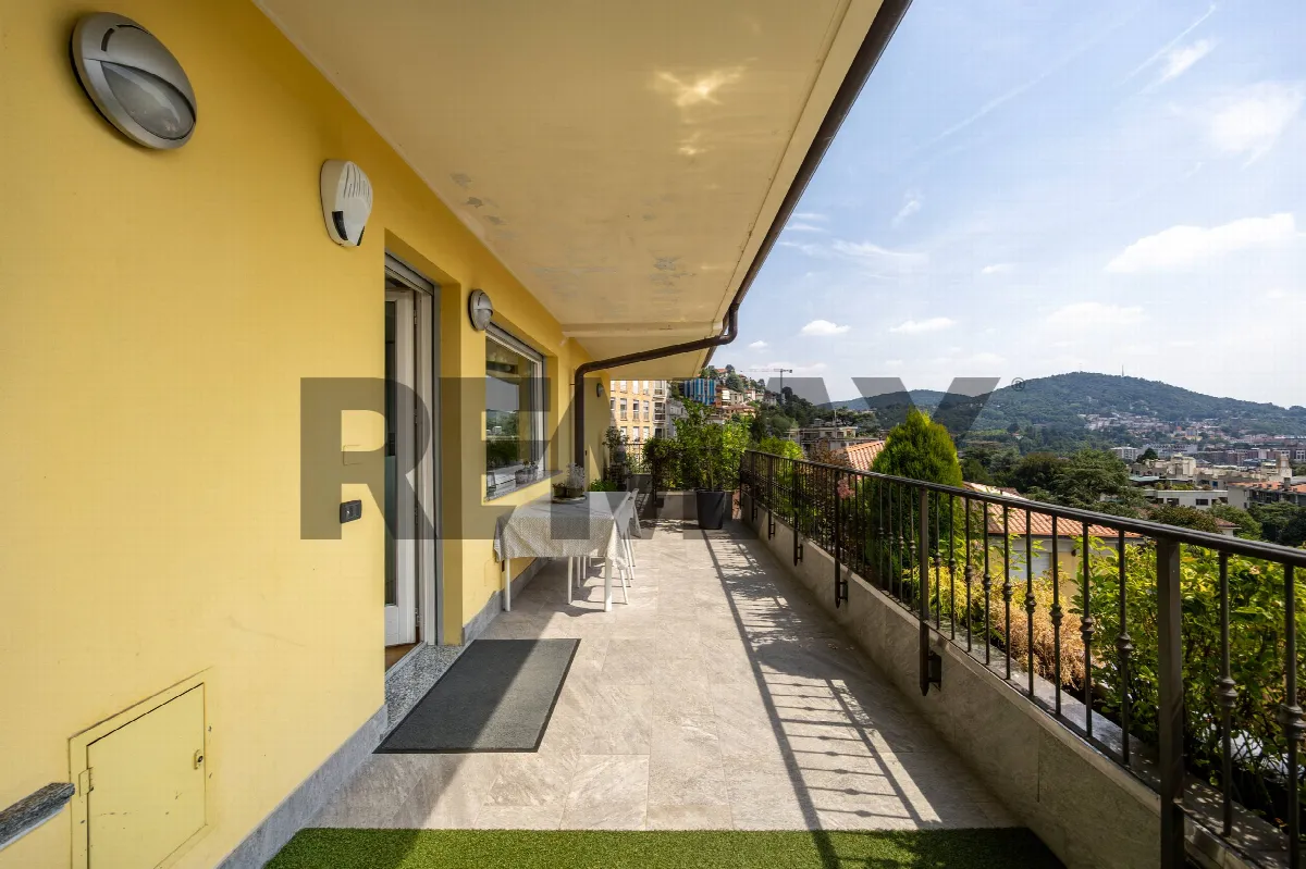 Appartamento in vendita a Como, Centro - foto 2