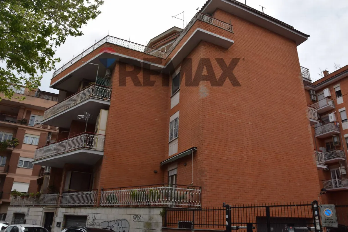 Attico/Mansarda in vendita a Pomezia, Centro - foto 2