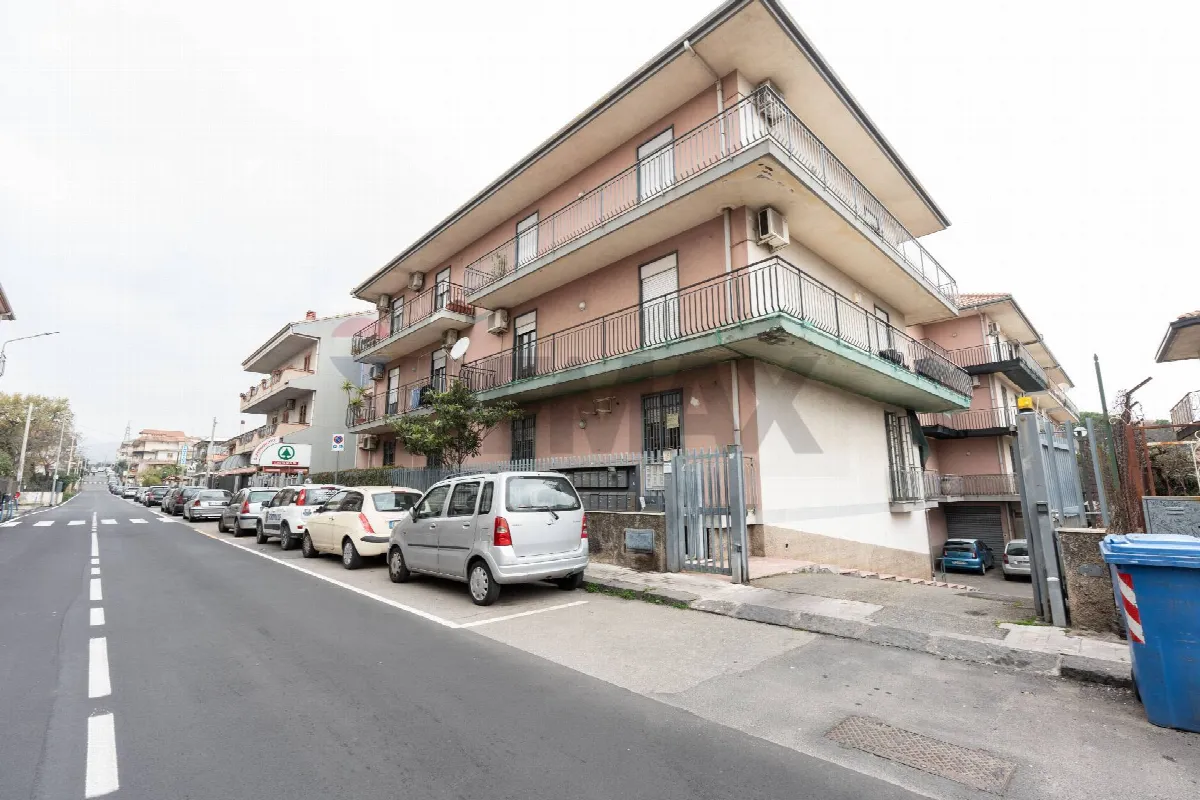 Appartamento in vendita a Aci Sant'Antonio, Santa Maria La Stella - foto 2