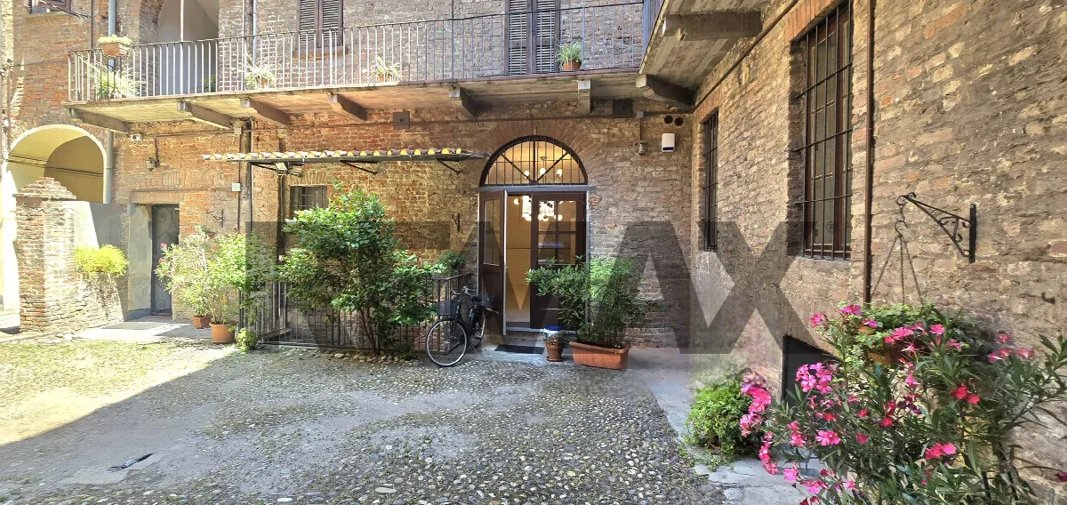Appartamento in vendita a Pavia, Centro Storico - foto 1