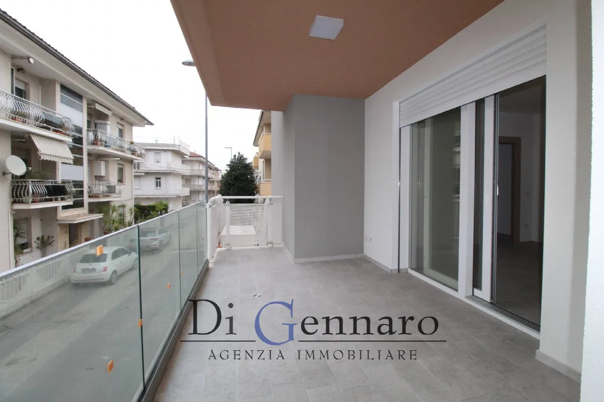 Trilocale in vendita a Alba Adriatica, Zona Mare - foto 1