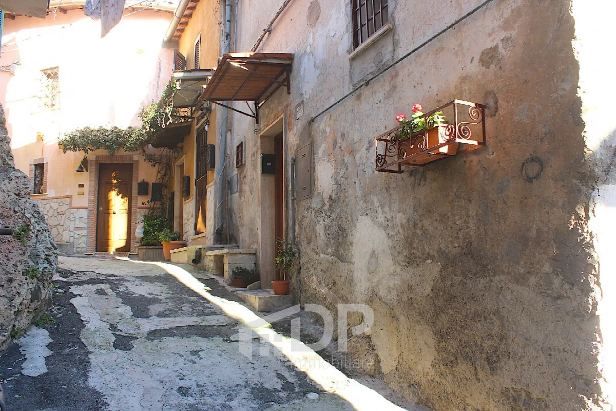 Appartamento in vendita a Palombara Sabina, Centro Storico - foto 2