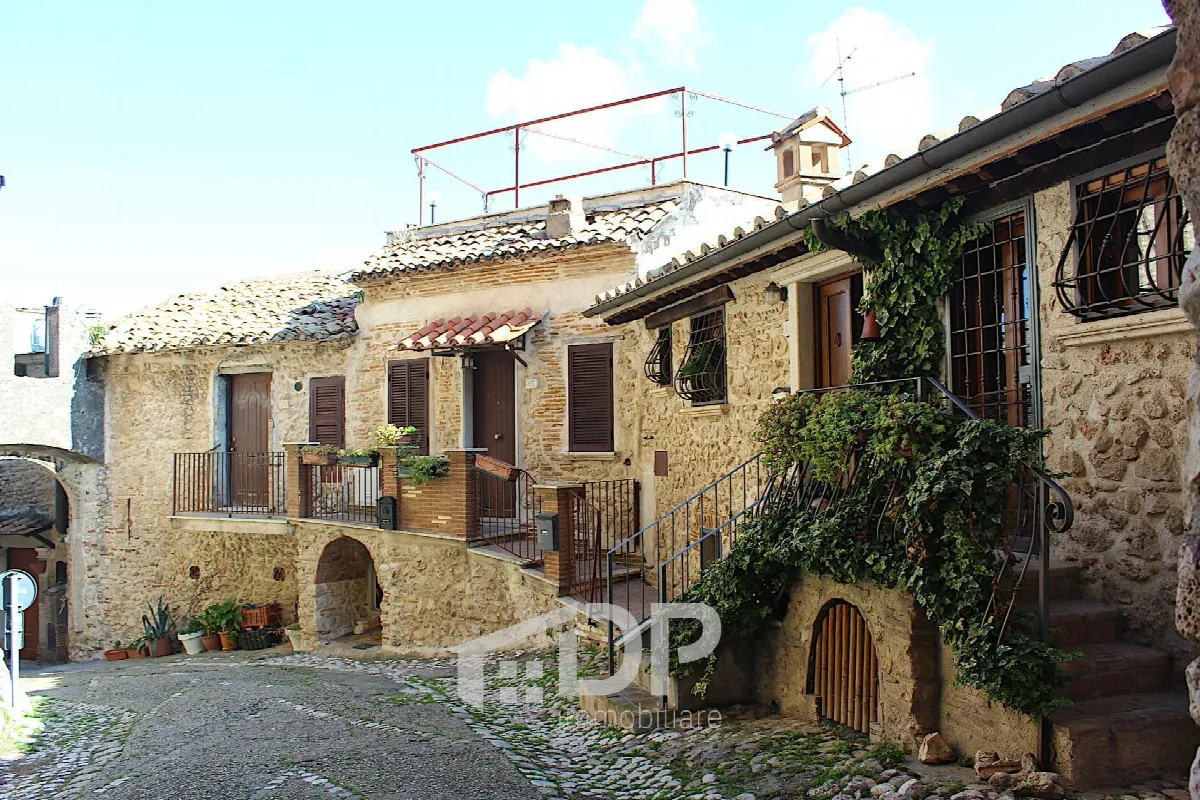 Appartamento in vendita a Palombara Sabina, Centro Storico - foto 2