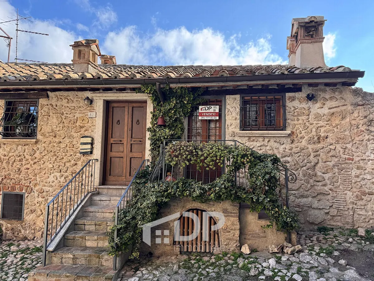 Appartamento in vendita a Palombara Sabina, Centro Storico - foto 3