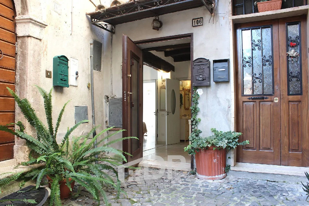 Appartamento in vendita a Palombara Sabina, Centro Storico - foto 2