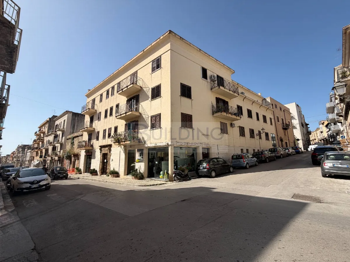 Appartamento con accesso indipendente in vendita a Castelvetrano, Centro Storico - foto 1