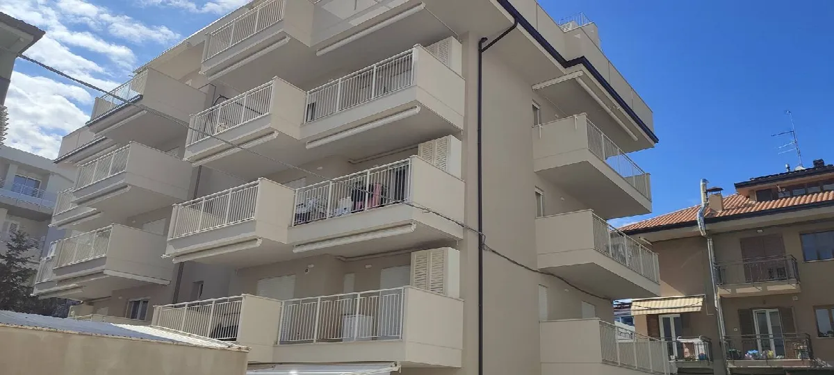 Appartamento in vendita a Alba Adriatica, Zona Mare - foto 1
