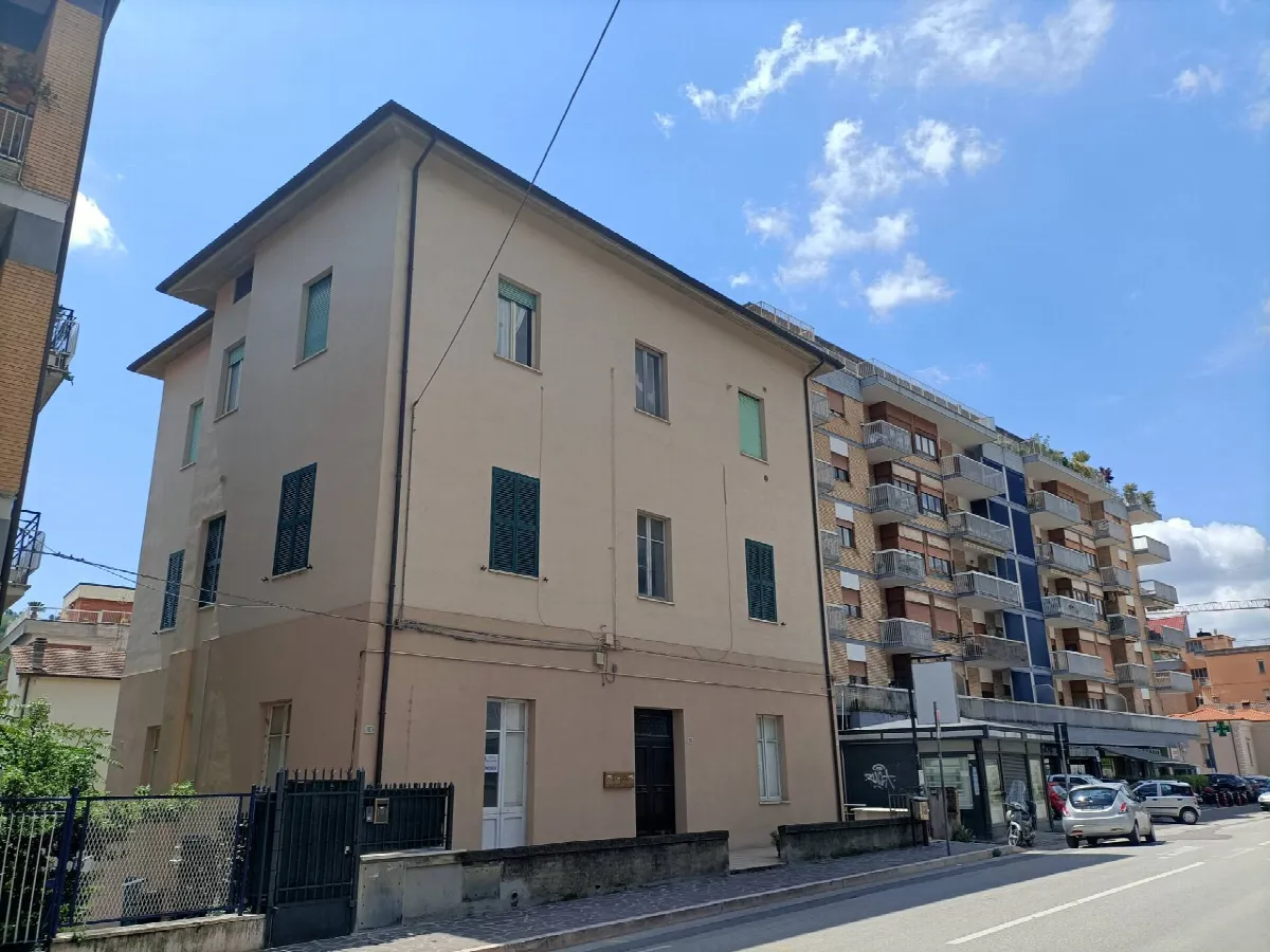 Appartamento con ingresso indipendente in vendita a Teramo, Centro - foto 2