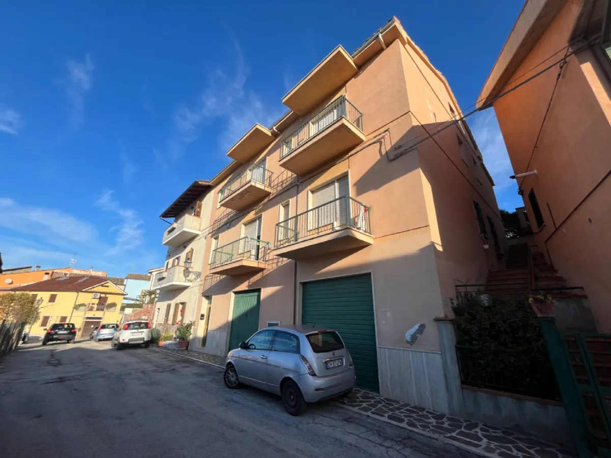 Appartamento con ingresso indipendente in vendita a Teramo, Rocciano - foto 1