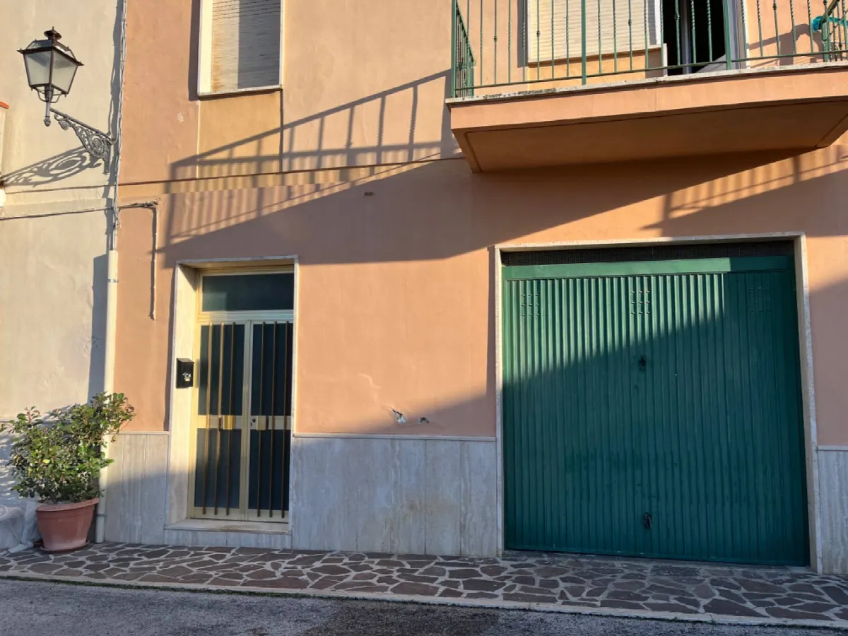 Appartamento con ingresso indipendente in vendita a Teramo, Rocciano - foto 2