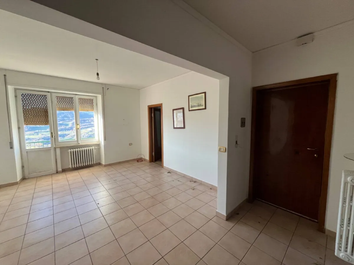 Appartamento con ingresso indipendente in vendita a Teramo, Rocciano - foto 3