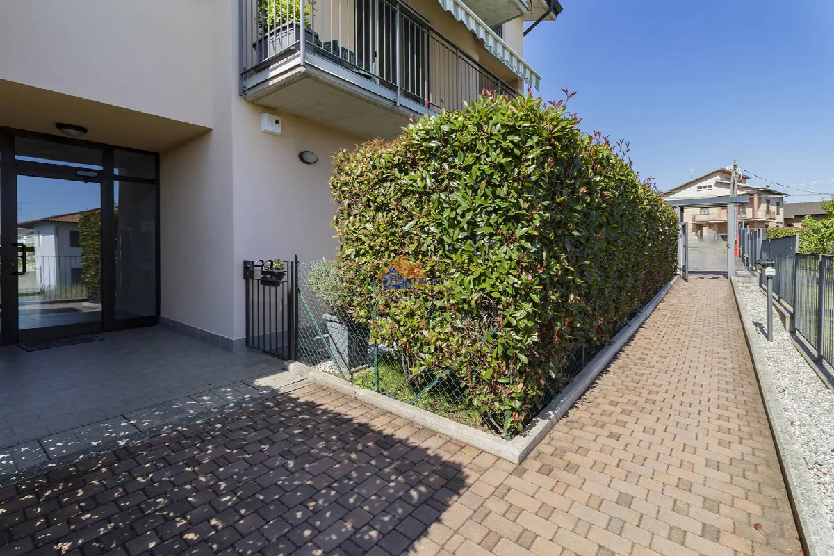 Appartamento in vendita a Carnago, Rovate - foto 2