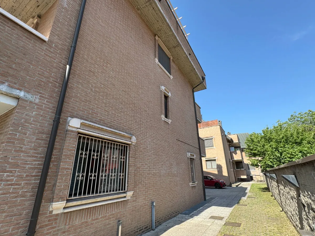 QUADRILOCALE in vendita a Rho - foto 3