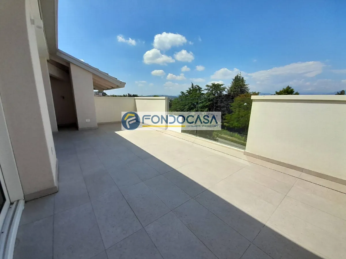 Attico in vendita a Desenzano del Garda, Rivoltella del Garda - foto 2