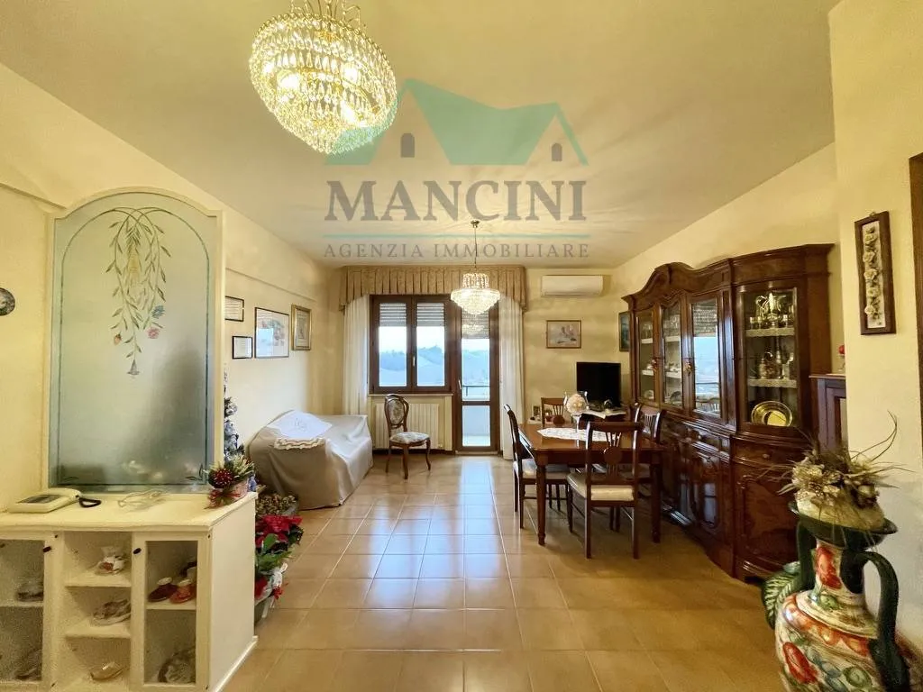 Appartamento in vendita a Jesi, Palazzetto Sport - foto 1