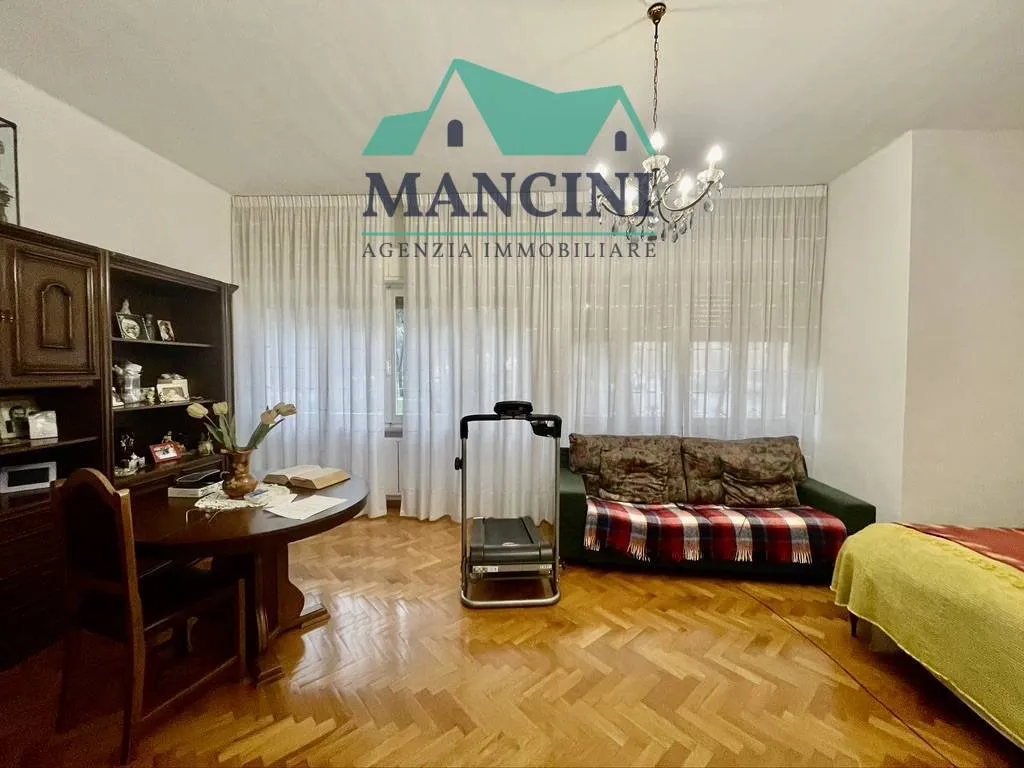 Appartamento in vendita a Jesi, Giardini - foto 1