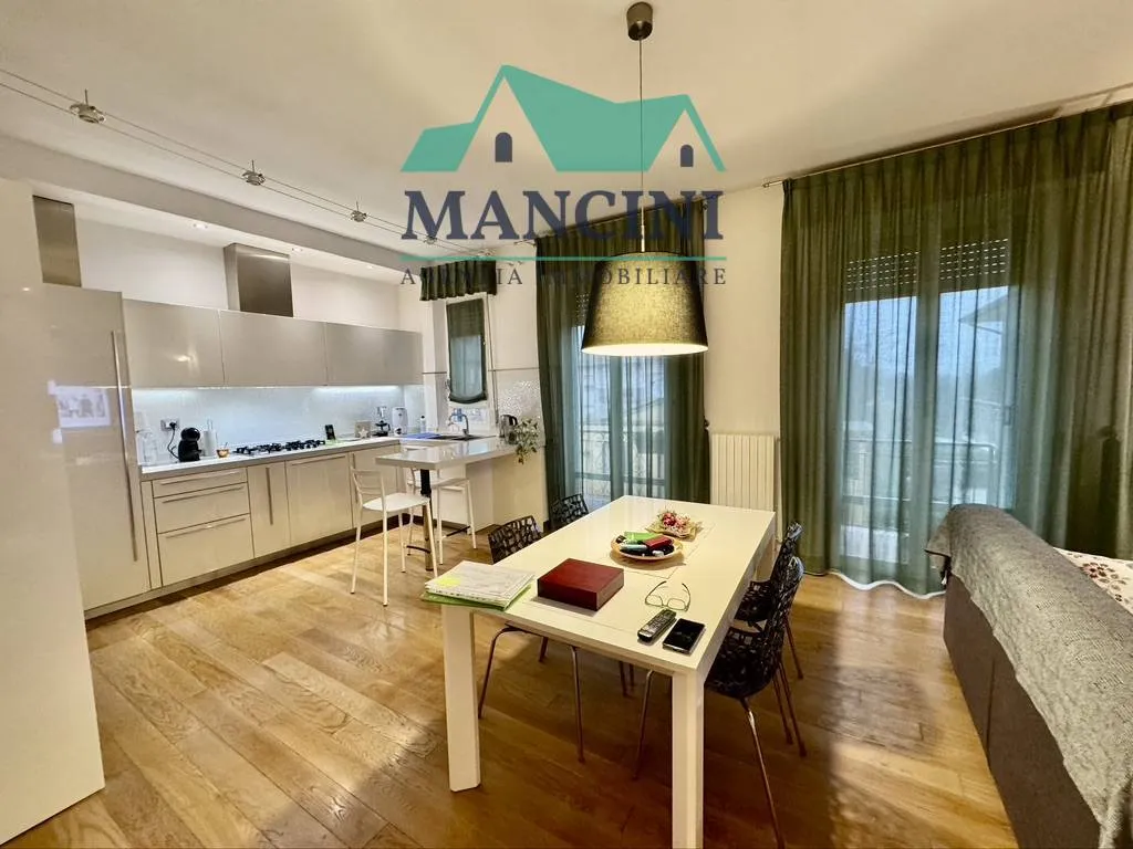 Appartamento in vendita a Jesi, centro zona alta - foto 2