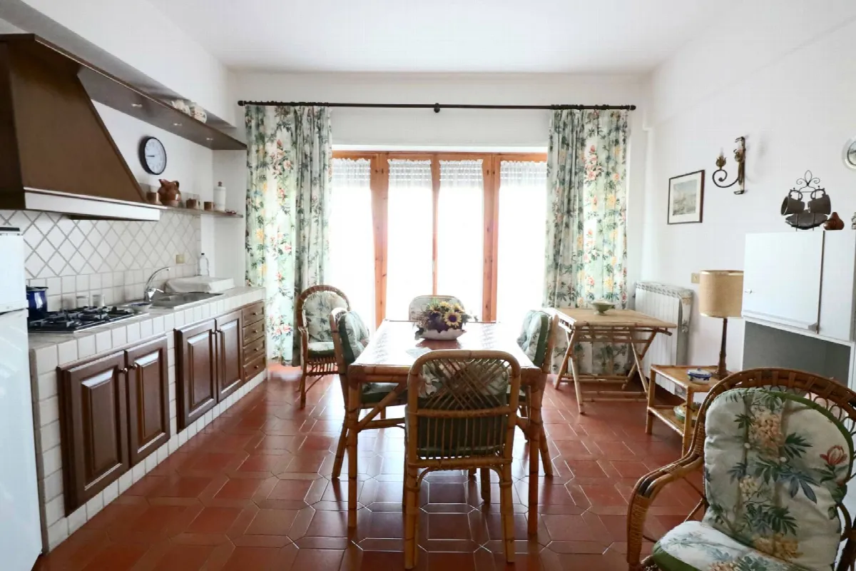 Appartamento in vendita a Ronciglione, semi-centrale - foto 1