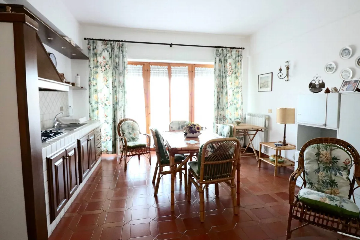Appartamento in vendita a Ronciglione, semi-centrale - foto 2
