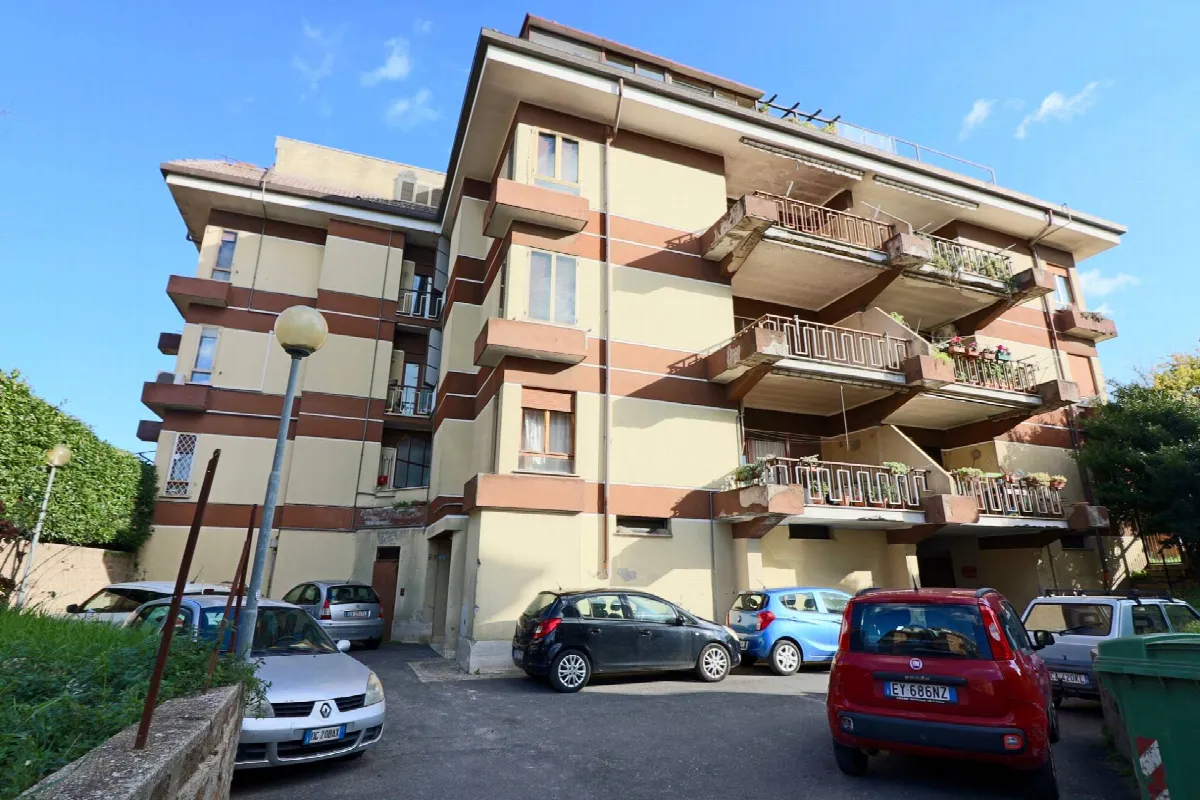 Appartamento in vendita a Ronciglione, semi-centrale - foto 9
