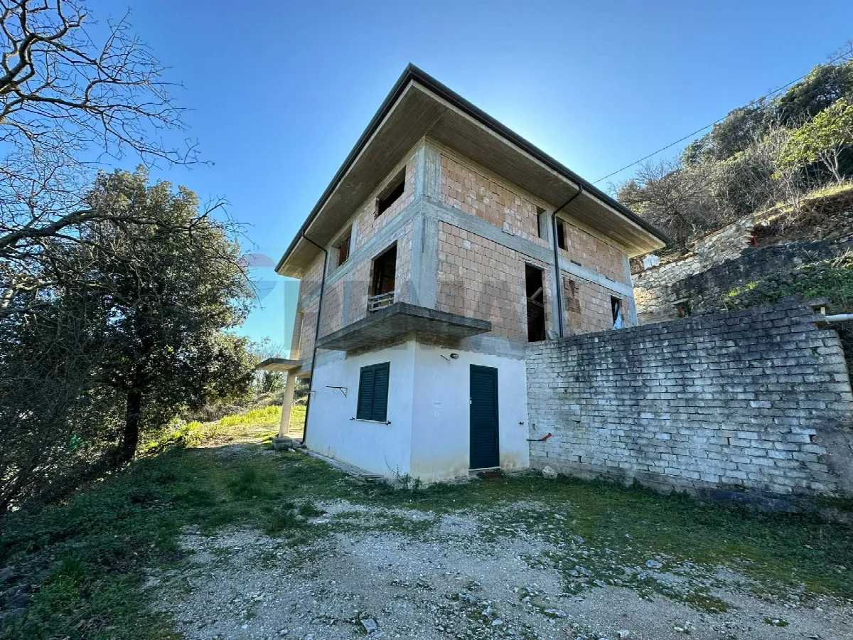 Nuove costruzioni in vendita a Montaquila - foto 2