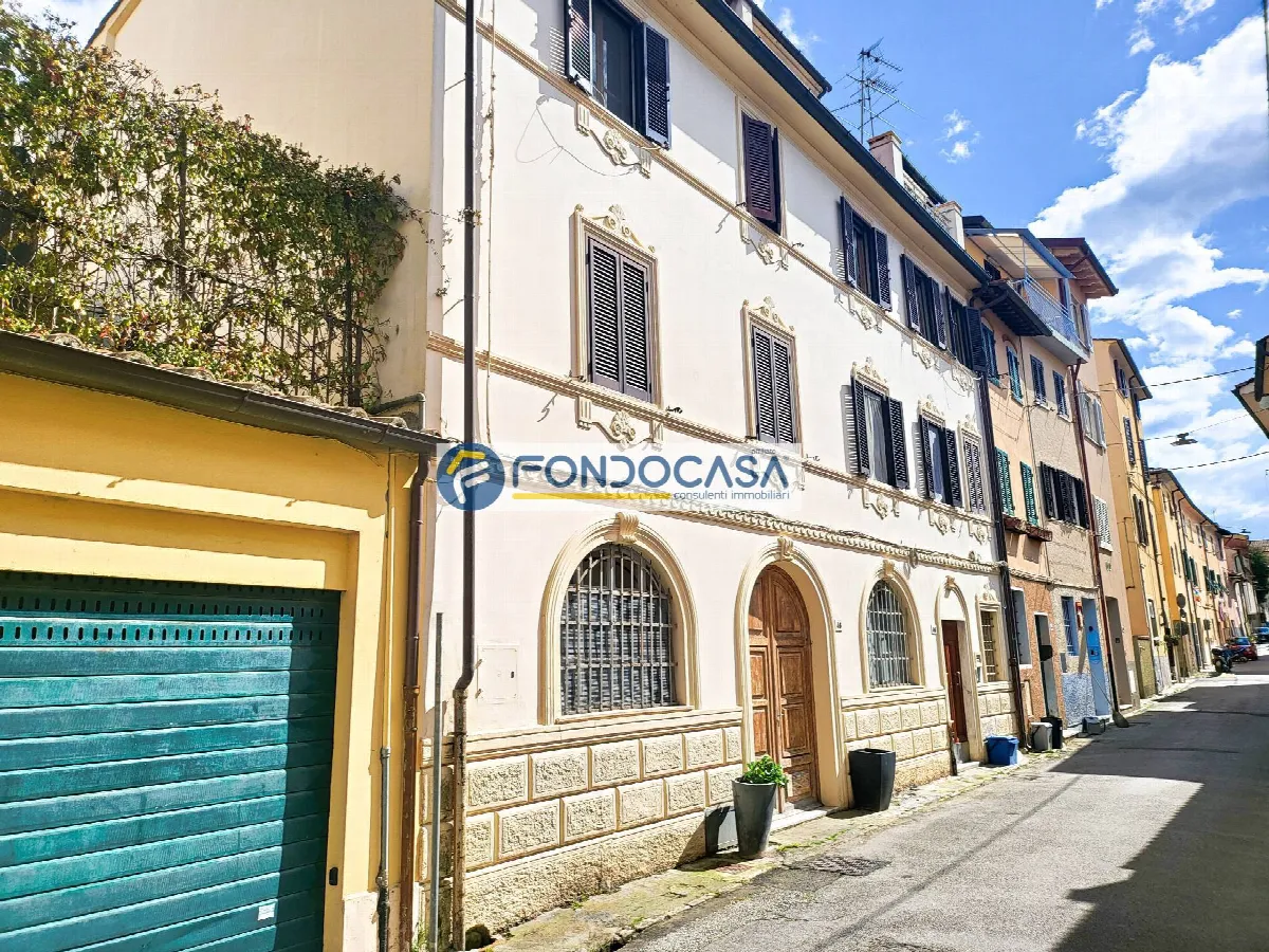 Appartamento in vendita a Pietrasanta, Centro Storico - foto 1